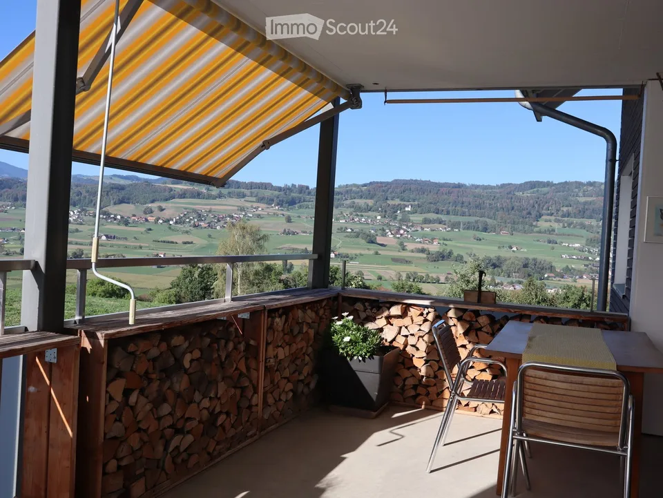 Appartement lumineux 3.5 pièces avec 2 balcons et belle vue à Gelterfingen