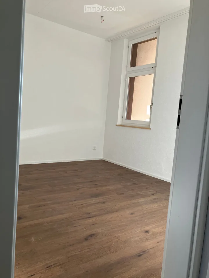 Appartamento di 3 locali luminoso con balcone a Schüpbach
