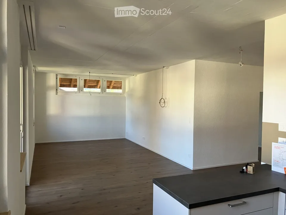 Appartamento di 3 locali luminoso con balcone a Schüpbach
