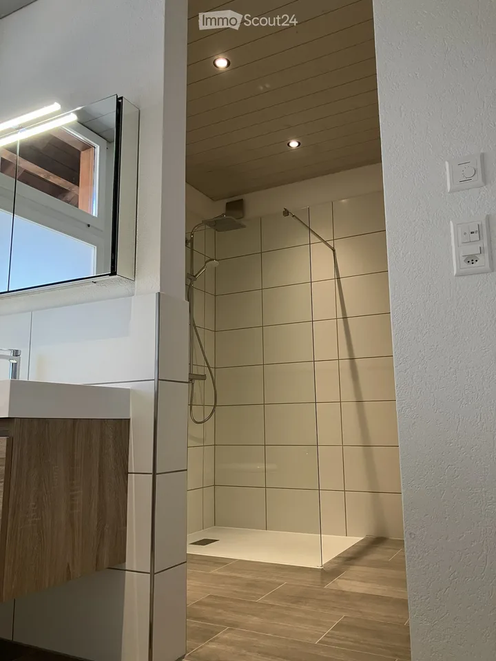 Appartamento di 3 locali luminoso con balcone a Schüpbach