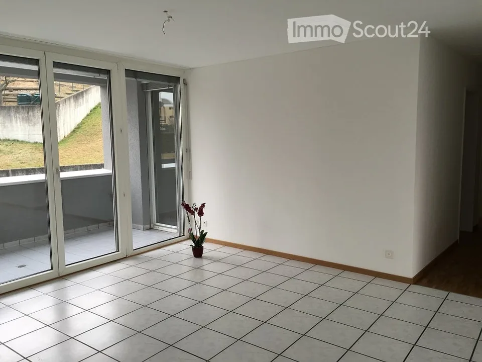 Luminoso appartamento di 4 locali con balcone a Morbio Inferiore