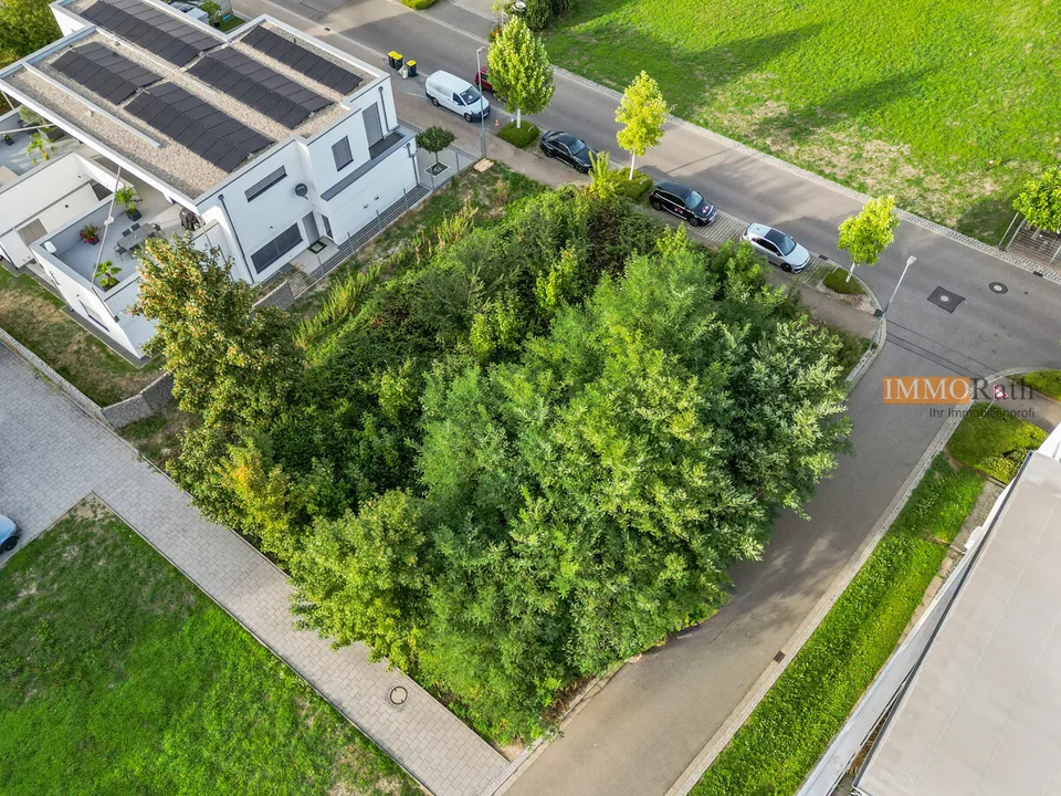 IMMORath.de - Großzügiges Grundstück in zentraler Lage - Arbeiten und – Foto 2 von 13