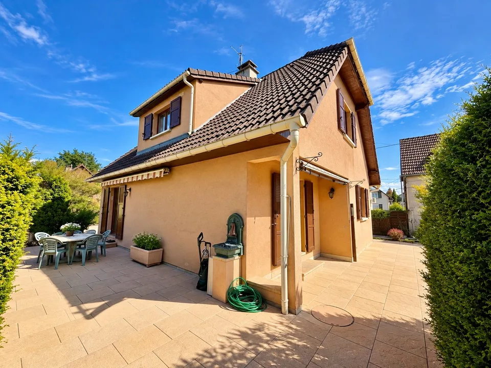 Casa unifamiliare 120 m² con giardino e garage — Saint-Louis (68) – foto 2 di 3