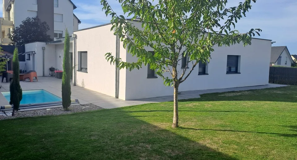 Schönes Einfamilienhaus mit Pool – Foto 3 von 18