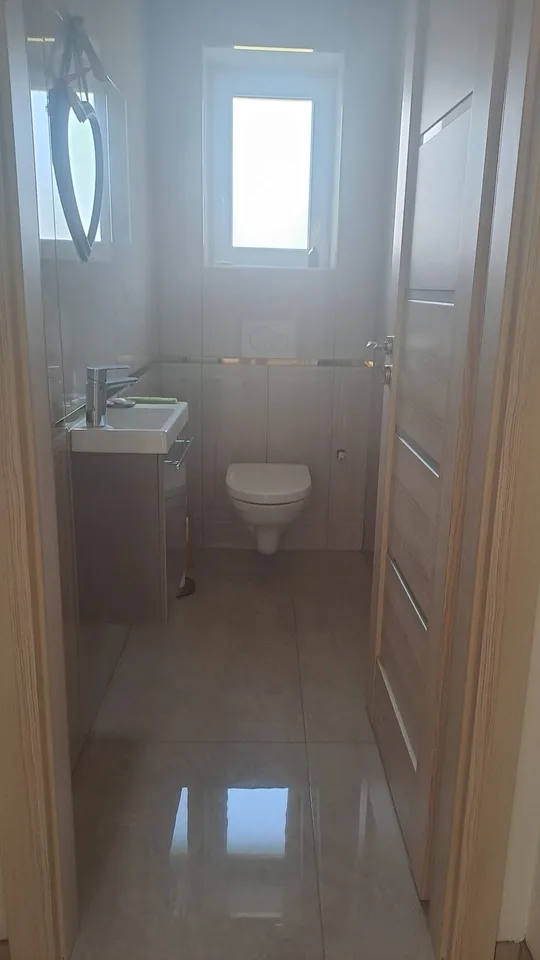 Schönes Einfamilienhaus mit Pool – Foto 14 von 18