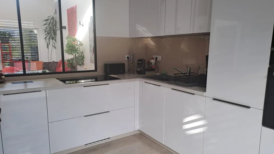 Schönes Einfamilienhaus mit Pool – Foto 10 von 18