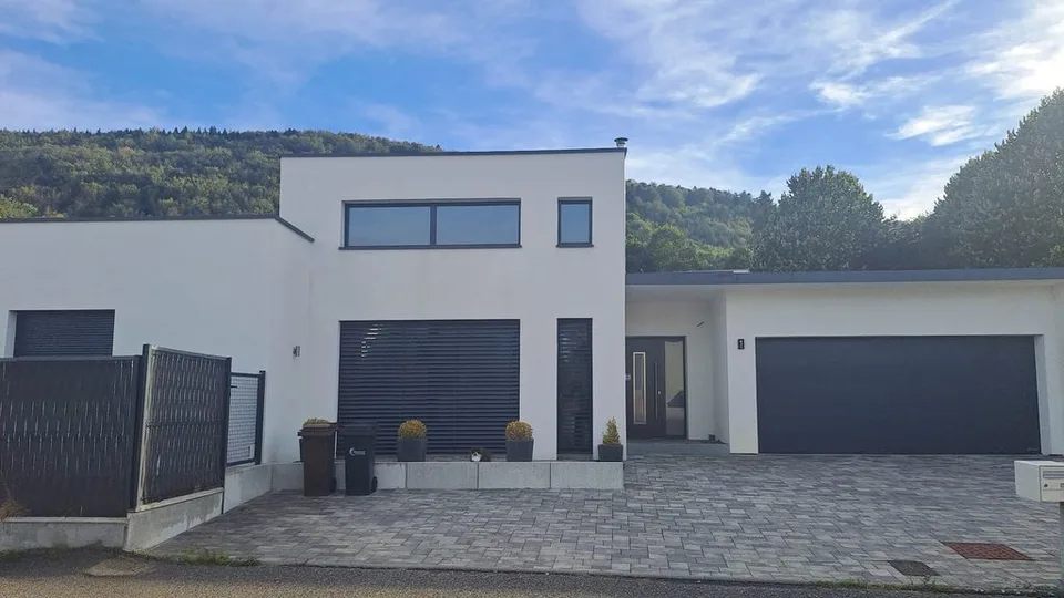 Schönes Einfamilienhaus mit Pool – Foto 2 von 18