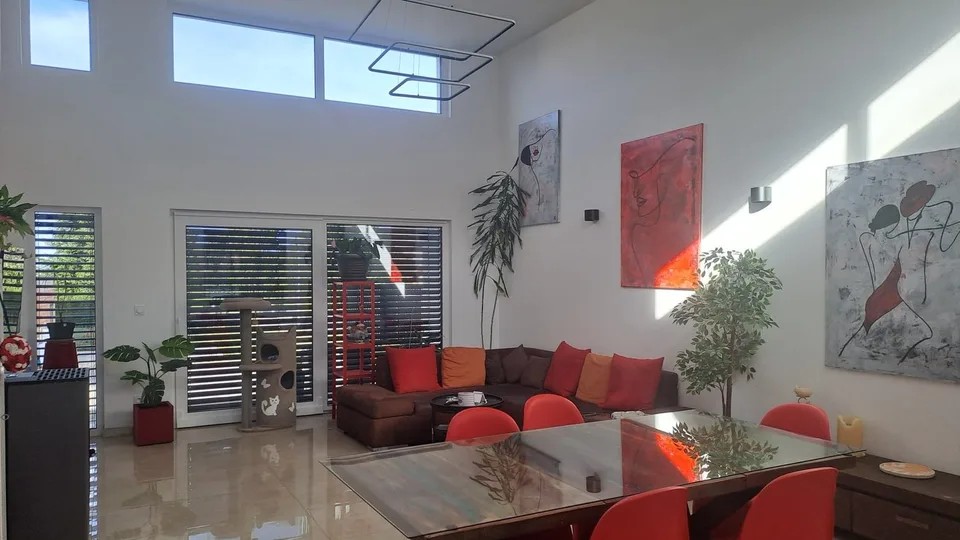 Schönes Einfamilienhaus mit Pool – Foto 7 von 18