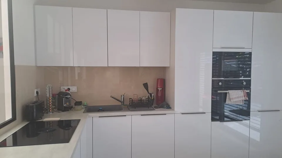 Schönes Einfamilienhaus mit Pool – Foto 9 von 18