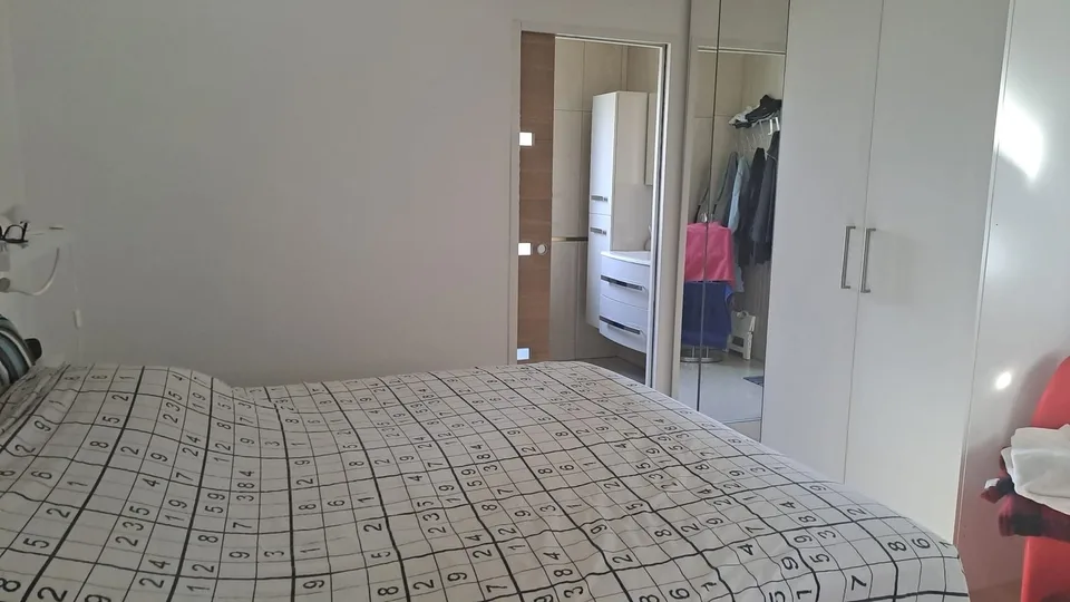 Schönes Einfamilienhaus mit Pool – Foto 12 von 18