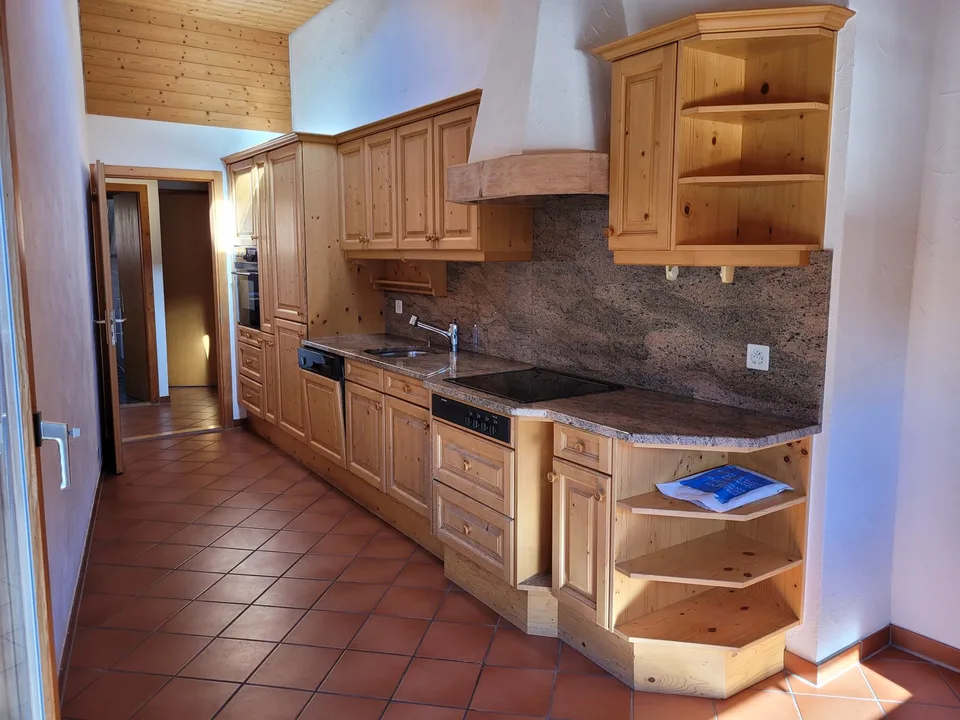 Appartement de 3,5 pièces en mansarde à Tamins – disponible immédiatement