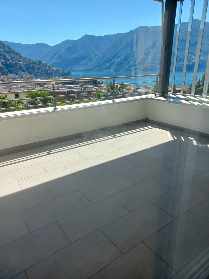3,5 locaux avec terrasse et vue sur le lac AA 112 – photo 2 sur 27