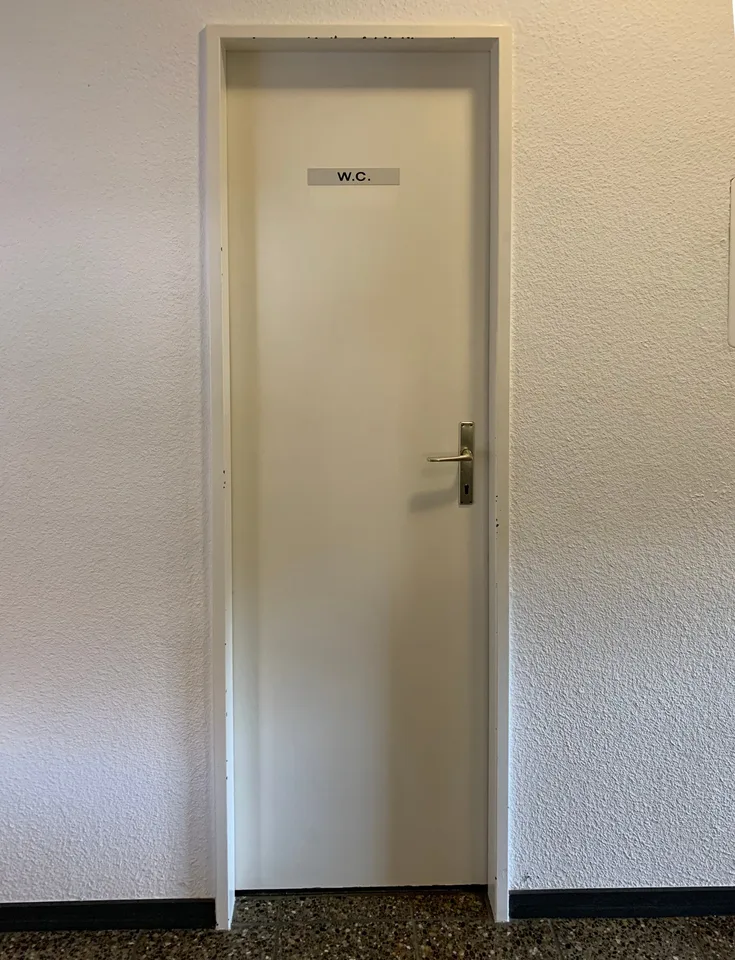 Locale di stoccaggio asciutto e curato nel centro del villaggio – foto 6 di 6
