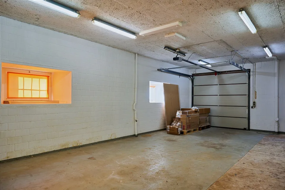 Appartamento 6.5 locali, locale di stoccaggio accessibile in auto di circa 65m2 per piccole imprese – foto 11 di 12