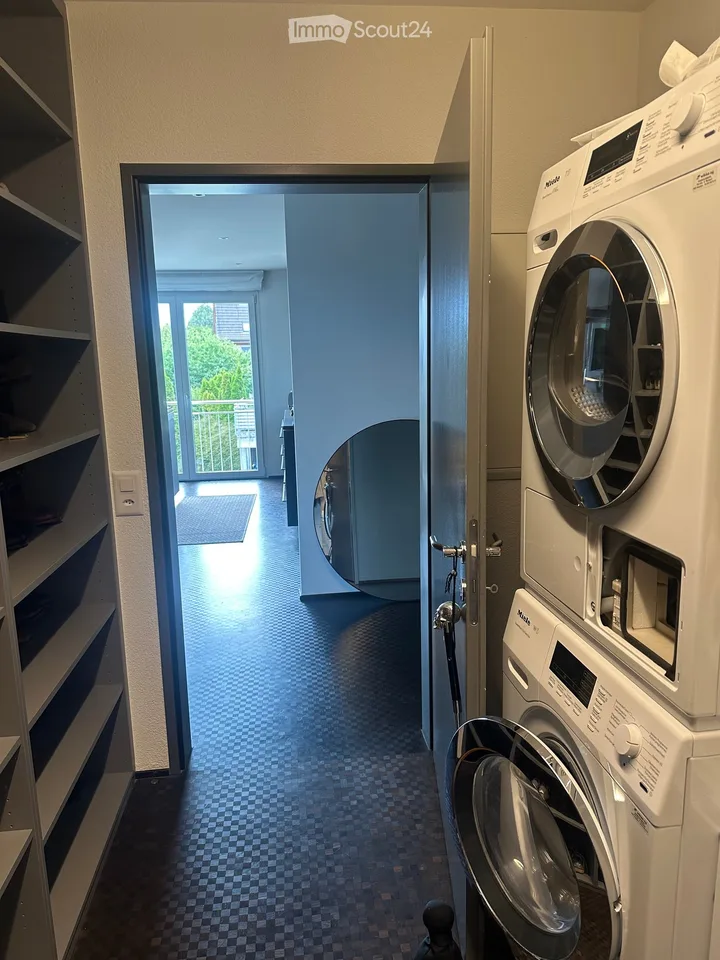 Appartement penthouse exclusif 3.5 avec terrasse ensoleillée de 50 m², vie exclusive à Bettlach
