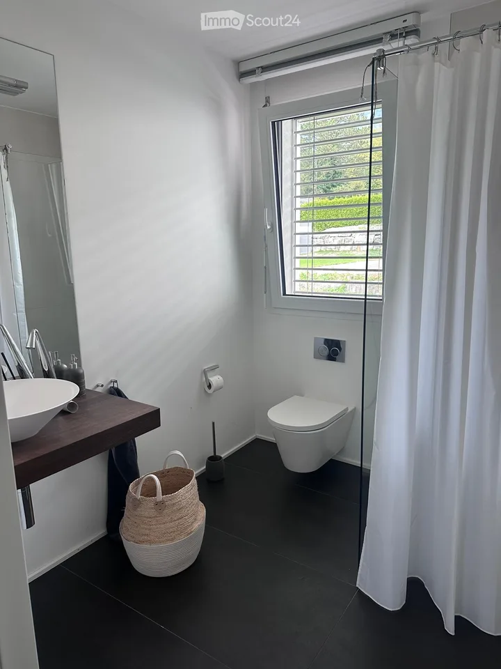 Appartement penthouse exclusif 3.5 avec terrasse ensoleillée de 50 m², vie exclusive à Bettlach
