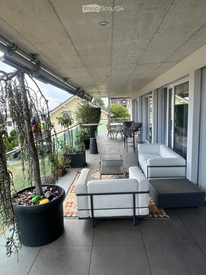 Appartement penthouse exclusif 3.5 avec terrasse ensoleillée de 50 m², vie exclusive à Bettlach
