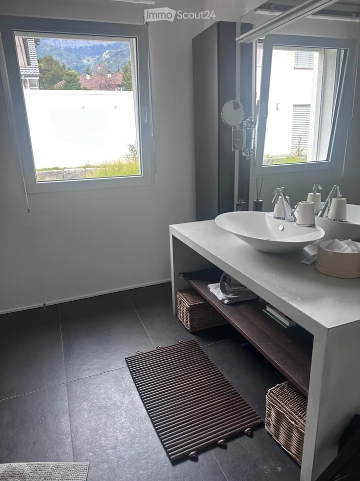 Appartement penthouse exclusif 3.5 avec terrasse ensoleillée de 50 m², vie exclusive à Bettlach