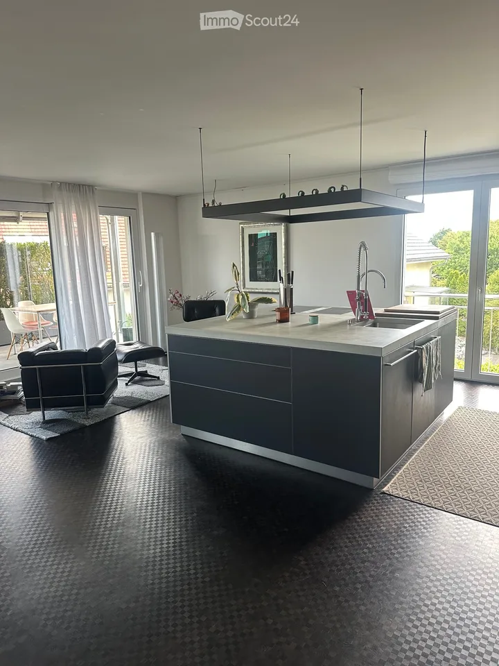 Appartement penthouse exclusif 3.5 avec terrasse ensoleillée de 50 m², vie exclusive à Bettlach