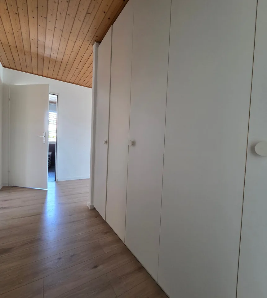 Charmante 3.5-Zimmer-Dachwohnung mit Terrasse in Oftringen