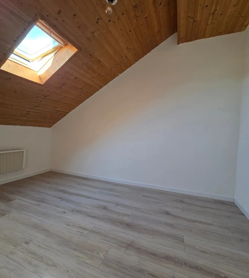 Charmante 3.5-Zimmer-Dachwohnung mit Terrasse in Oftringen