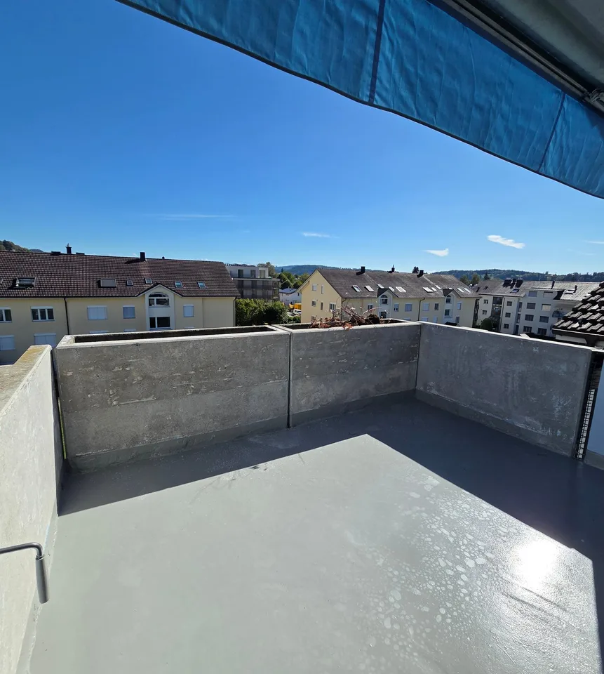 Charmante 3.5-Zimmer-Dachwohnung mit Terrasse in Oftringen