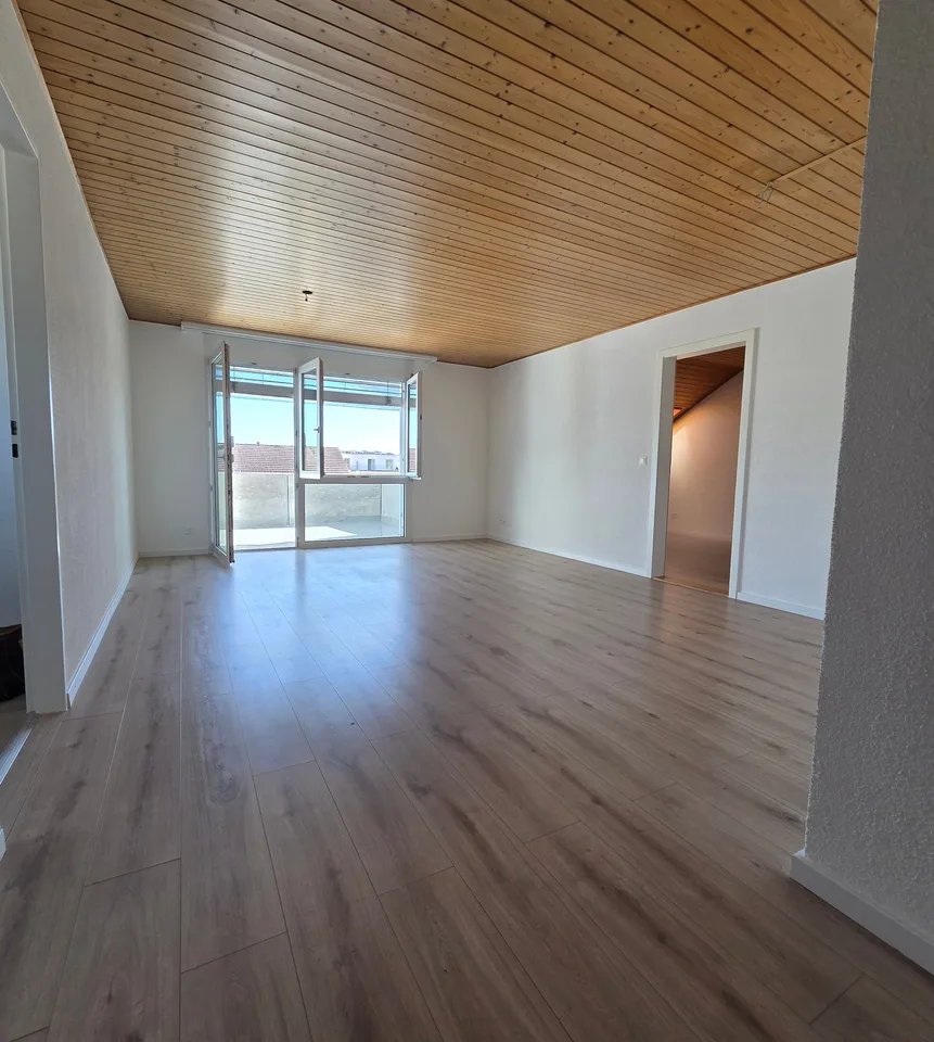 Charmante 3.5-Zimmer-Dachwohnung mit Terrasse in Oftringen