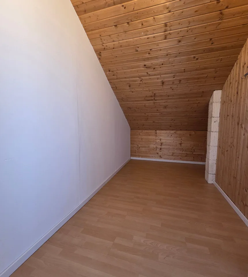 Charmante 3.5-Zimmer-Dachwohnung mit Terrasse in Oftringen