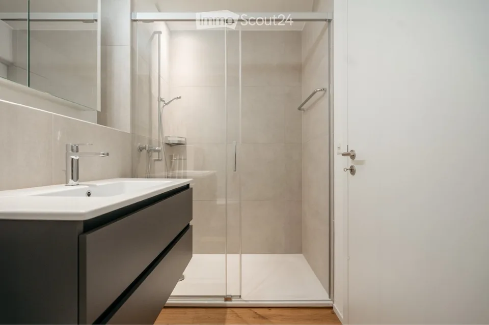 Spacious and modern 4 1/2 room apartment