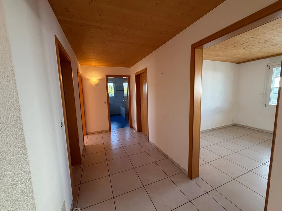 Appartement spacieux de 5,5 pièces au dernier étage avec vue panoramique et bureau séparé