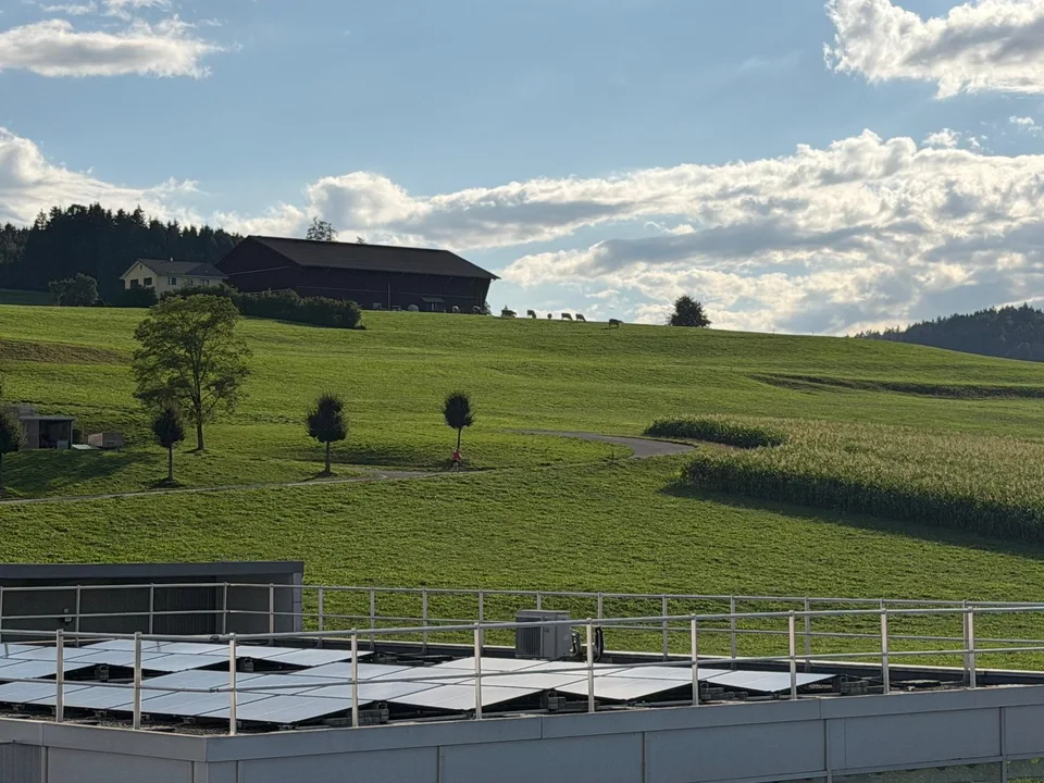 Appartement spacieux de 5,5 pièces au dernier étage avec vue panoramique et bureau séparé