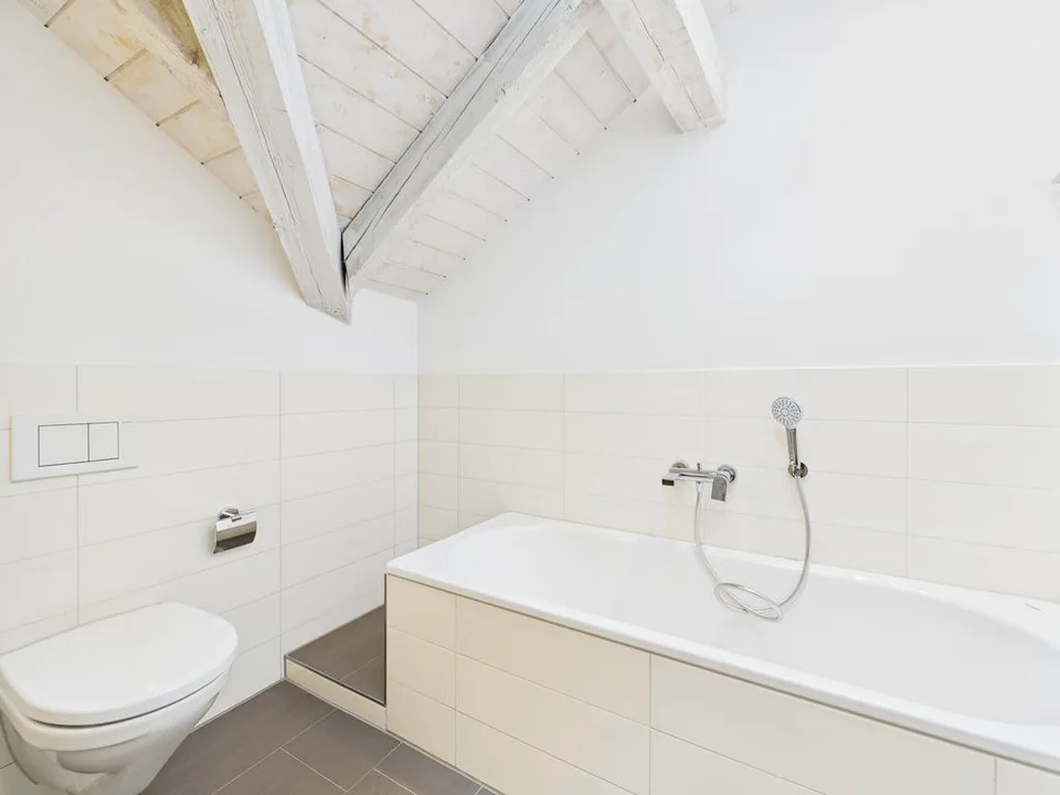 Moderne 3.5-Zimmer-Maisonettwohnung am Stampfenbachplatz – Foto 10 von 12