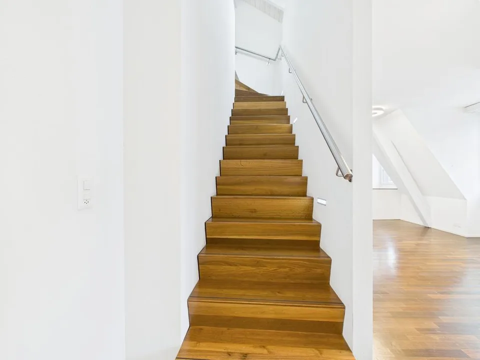 Moderne 3.5-Zimmer-Maisonettwohnung am Stampfenbachplatz – Foto 6 von 12