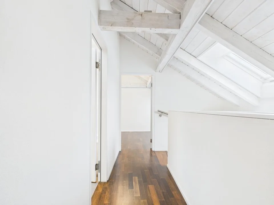 Moderne 3.5-Zimmer-Maisonettwohnung am Stampfenbachplatz – Foto 7 von 12