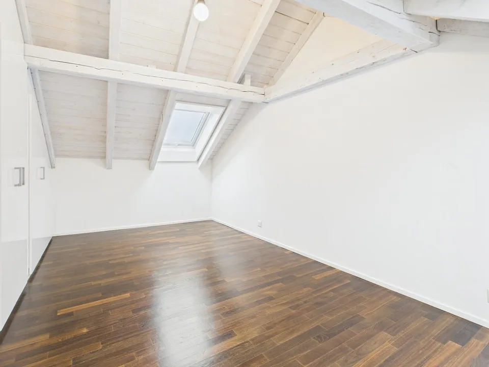 Moderne 3.5-Zimmer-Maisonettwohnung am Stampfenbachplatz – Foto 9 von 12
