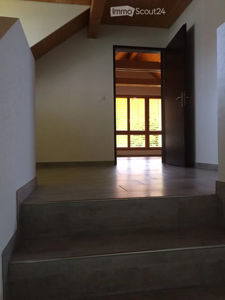 Appartement lumineux de 2,5 pièces à Travers – disponible 1 octobre 2027