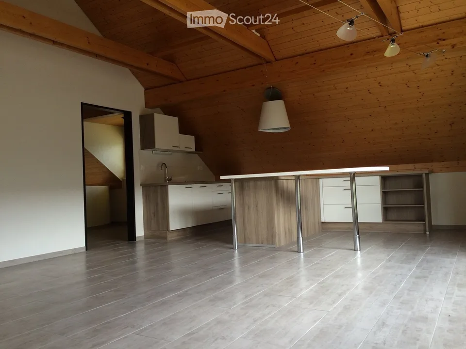 Appartement lumineux de 2,5 pièces à Travers – disponible 1 octobre 2027