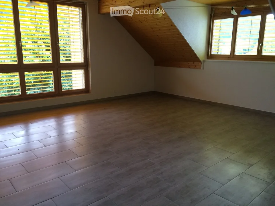 Appartement lumineux de 2,5 pièces à Travers – disponible 1 octobre 2027
