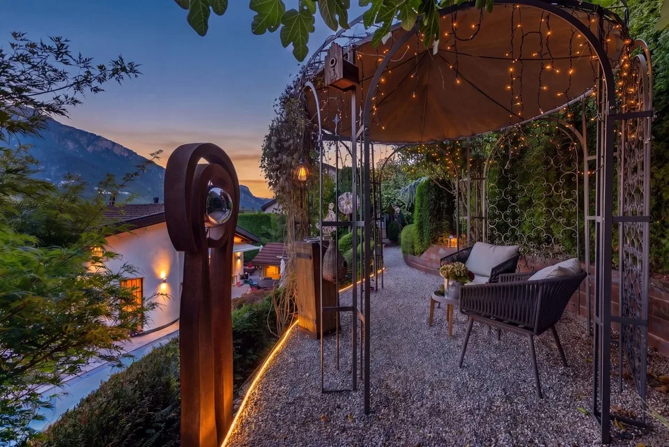 "Casa Bella" with great attention to detail, with heated pool and high-end equipment – photo 2 of 11