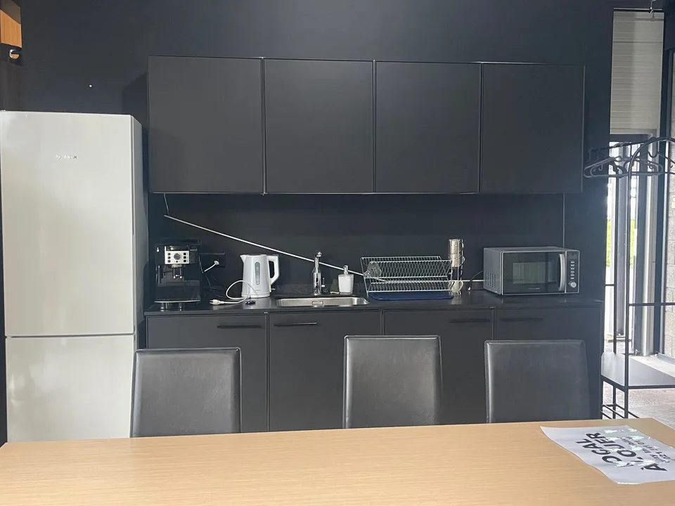 Verkaufsfläche von ca. 104 m2, ebenerdig mit großer Vitrine – Foto 6 von 8