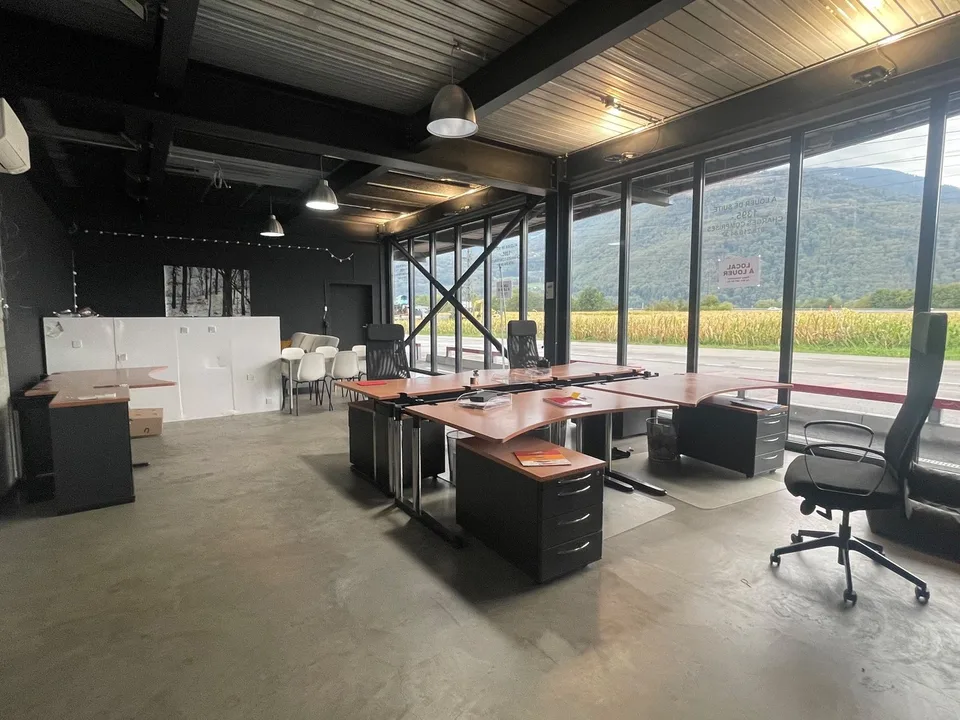Verkaufsfläche von ca. 104 m2, ebenerdig mit großer Vitrine – Foto 2 von 8