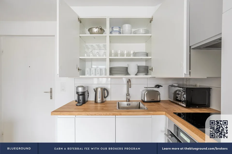 Appartement meublé élégant à Zürich avec vue sur la ville – photo 8 sur 13