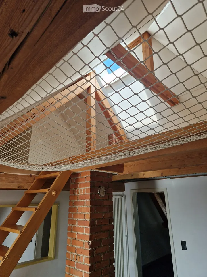 Charmante 2.5-Zimmer-Dachwohnung mit kleiner Galerie in historischem Gebäude in Madiswil
