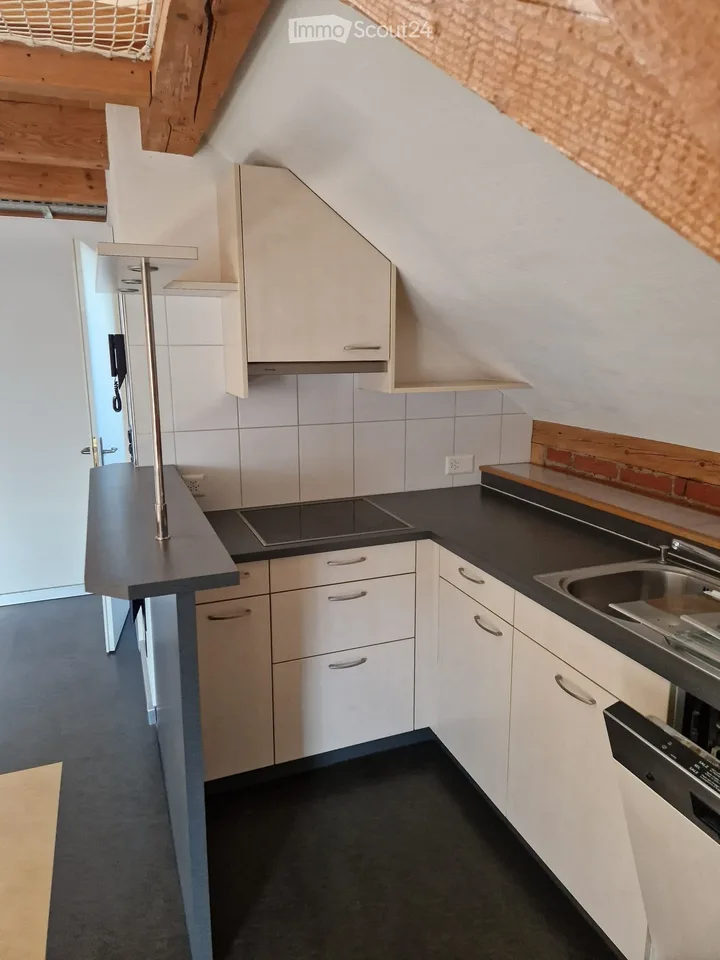Charmante 2.5-Zimmer-Dachwohnung mit kleiner Galerie in historischem Gebäude in Madiswil