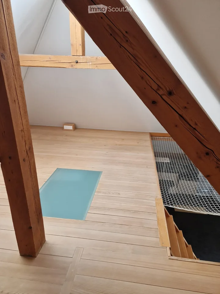 Charmante 2.5-Zimmer-Dachwohnung mit kleiner Galerie in historischem Gebäude in Madiswil