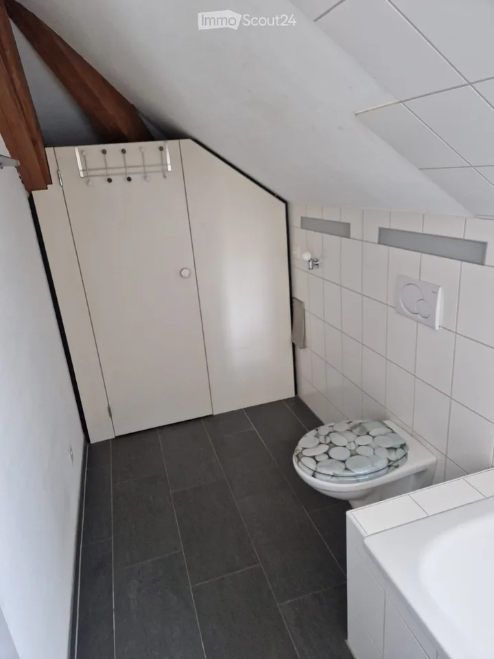Charmante 2.5-Zimmer-Dachwohnung mit kleiner Galerie in historischem Gebäude in Madiswil