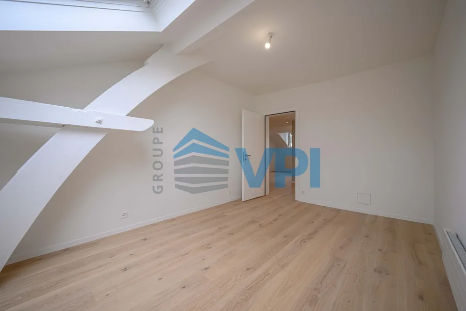 VEVEY - MAGNIFIQUE 2.5 PIÈCES RENOVÉ DANS LES COMBLES