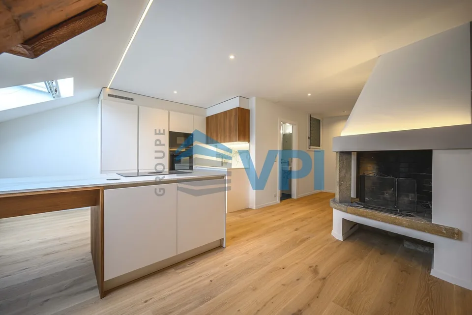 VEVEY - MAGNIFIQUE 2.5 PIÈCES RENOVÉ DANS LES COMBLES