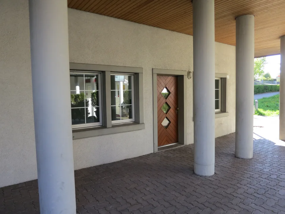 Central location - versatile use - with additional rooms – photo 2 of 8