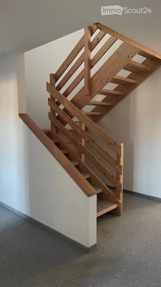 Appartement-maisonnette de 5,5 pièces avec grande terrasse dans un environnement calme avec vue sur la verdure – photo 7 sur 8